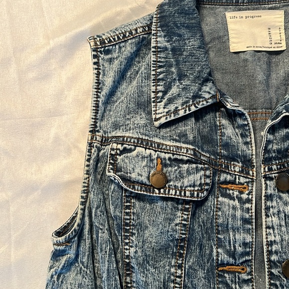 Jean Vest - Picture 3 of 9